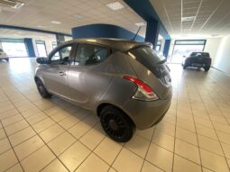 
										Lancia Y Hybrid full									