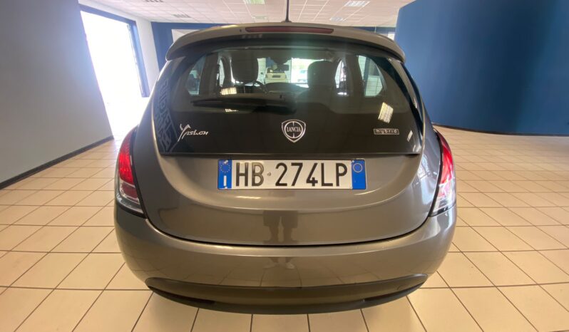 
								Lancia Y Hybrid full									