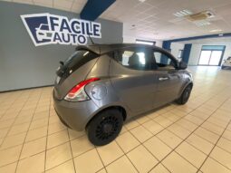 
										Lancia Y Hybrid full									