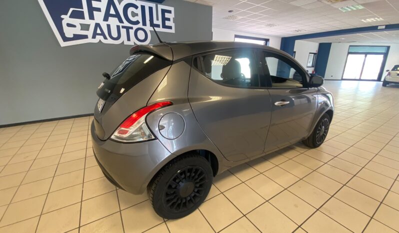 
								Lancia Y Hybrid full									