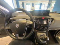 
										Lancia Y Hybrid full									