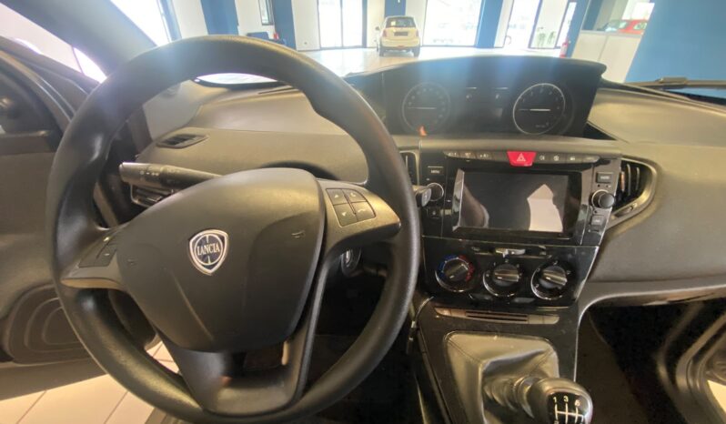 
								Lancia Y Hybrid full									