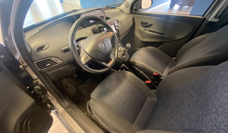 
								Lancia Y Hybrid full									