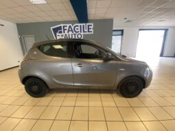 
										Lancia Y Hybrid full									