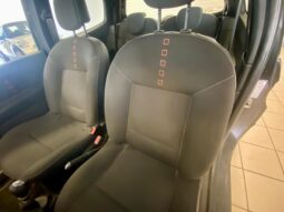 
										RENAULT TWINGO 1.2 16V 75 CV full									
