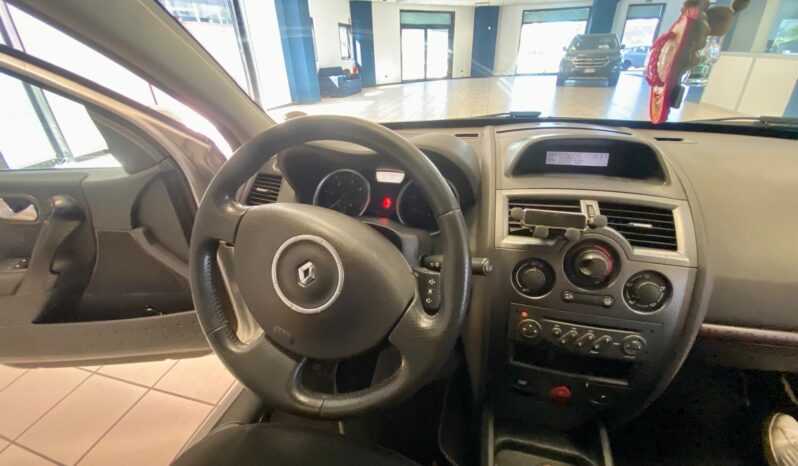 
								RENAULT MÉGANE 1.5 dCi 105 CV – SERIE SPECIALE – €1.650 full									