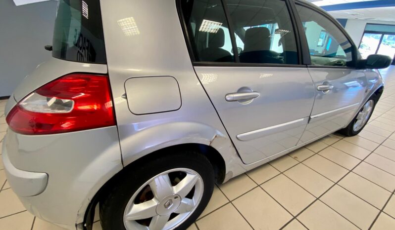 
								RENAULT MÉGANE 1.5 dCi 105 CV – SERIE SPECIALE – €1.650 full									