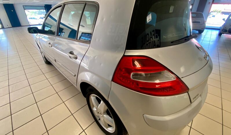 
								RENAULT MÉGANE 1.5 dCi 105 CV – SERIE SPECIALE – €1.650 full									