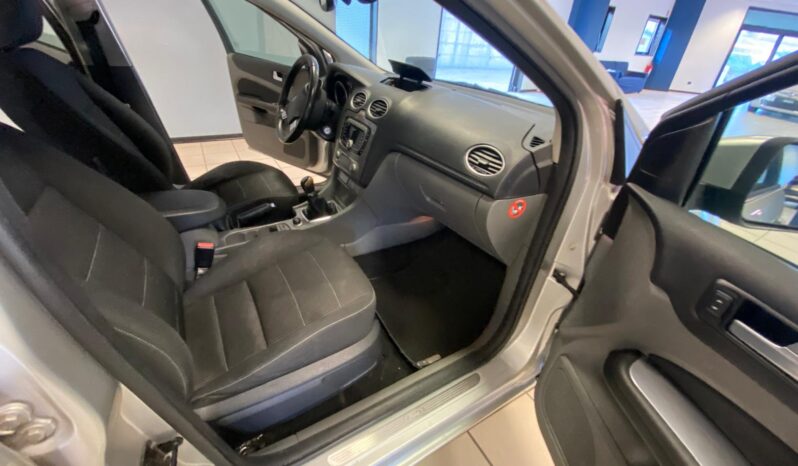 
								FORD FOCUS STATION WAGON TITANIUM full									