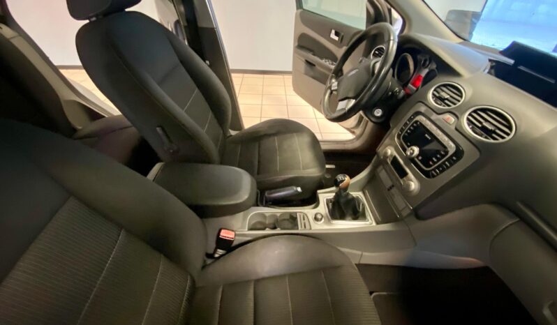 
								FORD FOCUS STATION WAGON TITANIUM full									